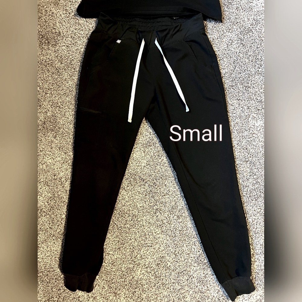 Figs Zamora Joggers, size small. Black.